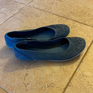 Merrell blue flats new